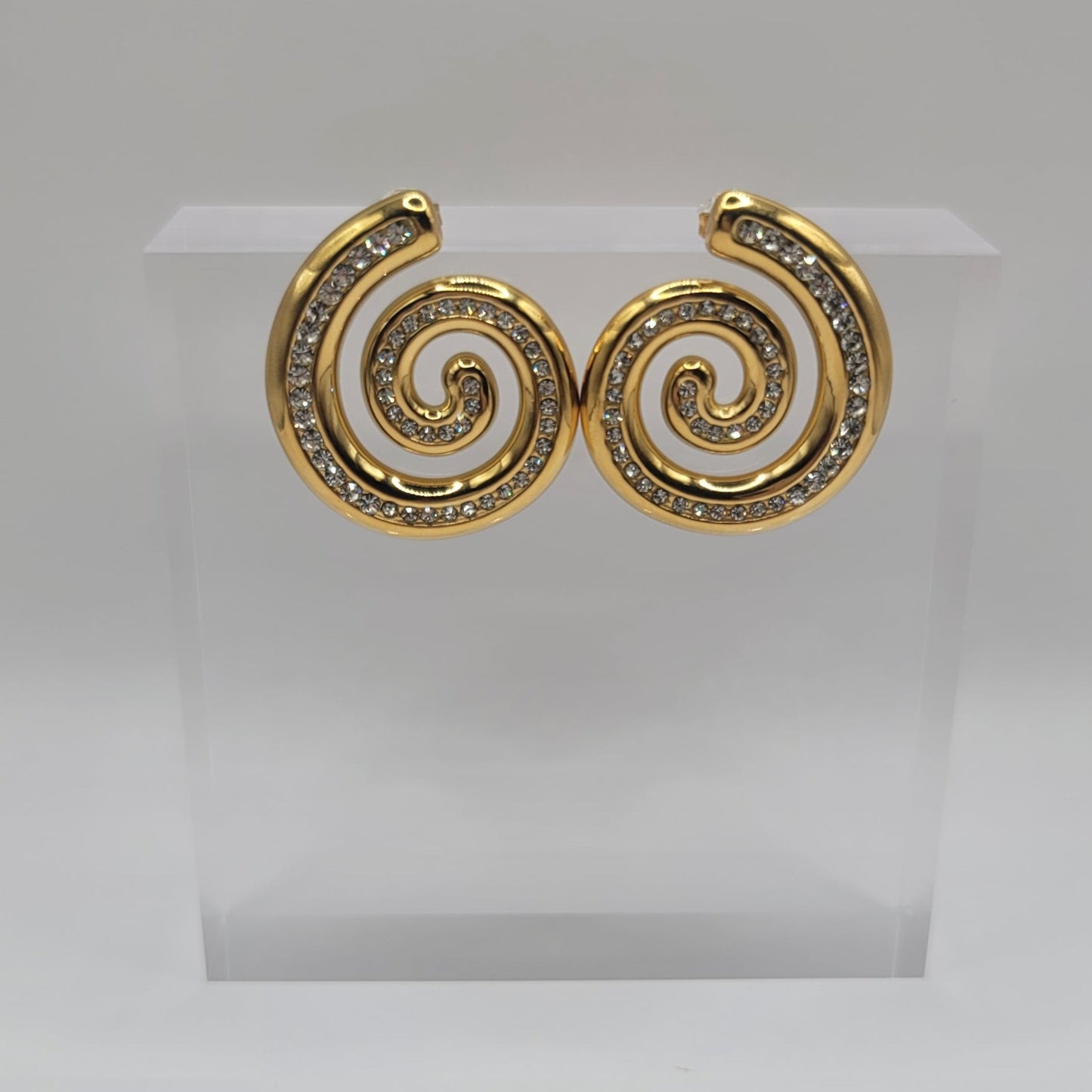 rhinestones swirl studs