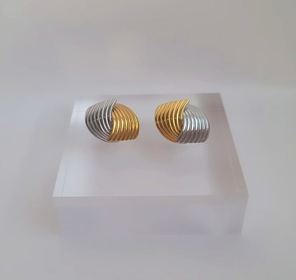 stripes studs