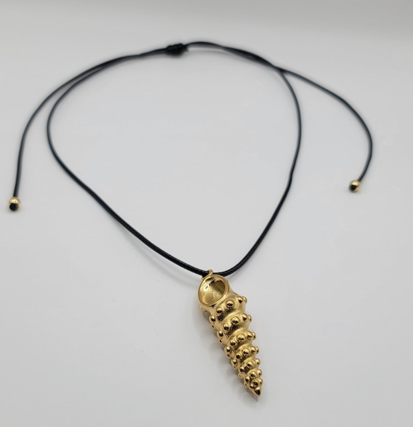 queen conch necklace